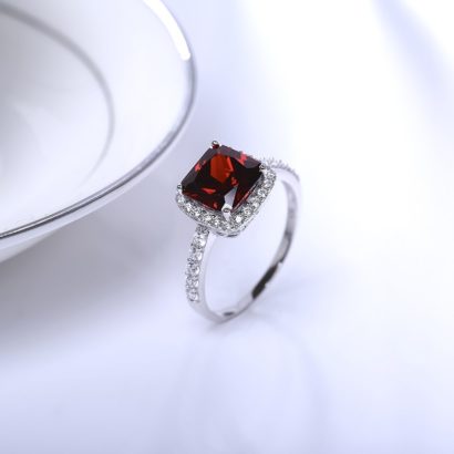 Luxurious silver 925 ring inlaid with red zircon bezel and side white special crystals