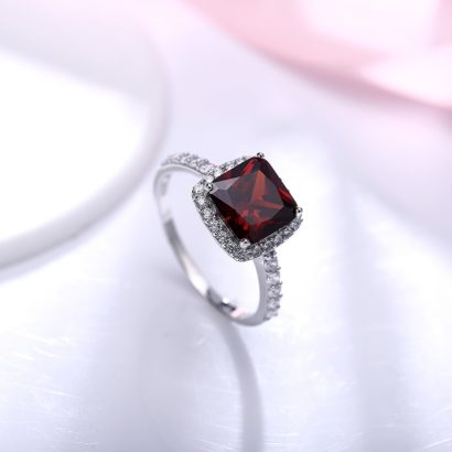 Luxurious silver 925 ring inlaid with red zircon bezel and side white special crystals