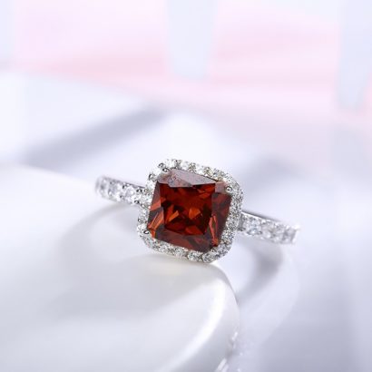 Luxurious silver 925 ring inlaid with red zircon bezel and side white special crystals