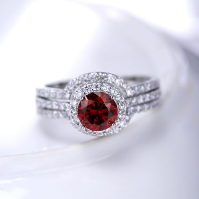 Luxurious triple silver 925 rings inlaid with red zircon and side white special crystals