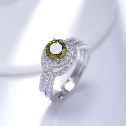Luxurious triple silver 925 rings inlaid with olive green zircon and side white special crystals