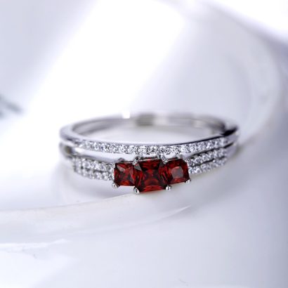Luxurious silver 925 twins rings inlaid with three red zircons and side white special crystals