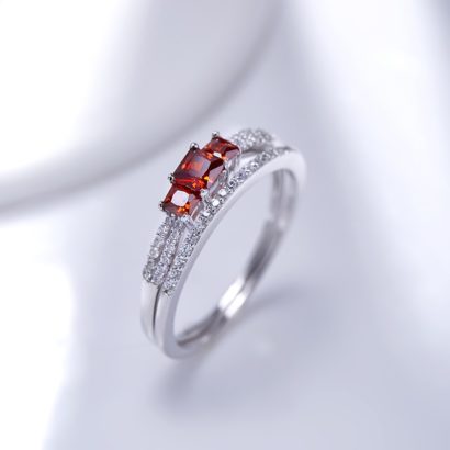 Luxurious silver 925 twins rings inlaid with three red zircons and side white special crystals