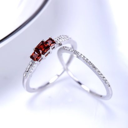 Luxurious silver 925 twins rings inlaid with three red zircons and side white special crystals