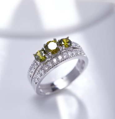 Luxurious silver 925 twins rings inlaid with three olive green zircons and side white special crystals