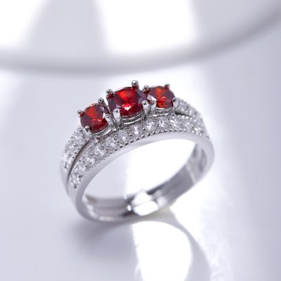 Luxurious silver 925 twins rings inlaid with three red zircons and side white special crystals