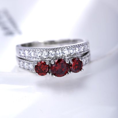 Luxurious silver 925 twins rings inlaid with three red zircons and side white special crystals