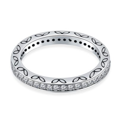 Silver 925 ring inlaid with white crystals on the edges and simple butterflies and dots decorate the ring