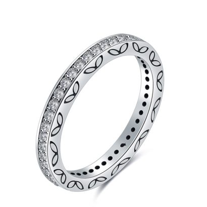 Silver 925 ring inlaid with white crystals on the edges and simple butterflies and dots decorate the ring