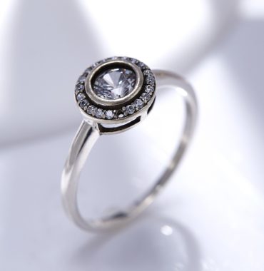 Sterling 925 silver ring inlaid with white crystals in a circular design