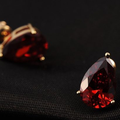 A unique simple earring design three times gold plated and inlaid with swiss red zircon