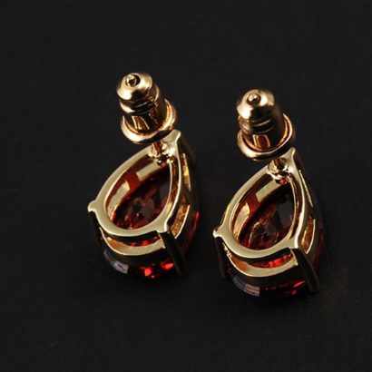 A unique simple earring design three times gold plated and inlaid with swiss red zircon