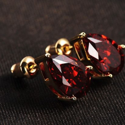 A unique simple earring design three times gold plated and inlaid with swiss red zircon