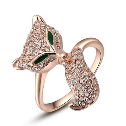 Copper ring plated with gold imitates a cat licking its tail, inlaid with special crystals