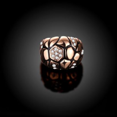 Unique design of rose gold plated ring inlaid with crystal diamond