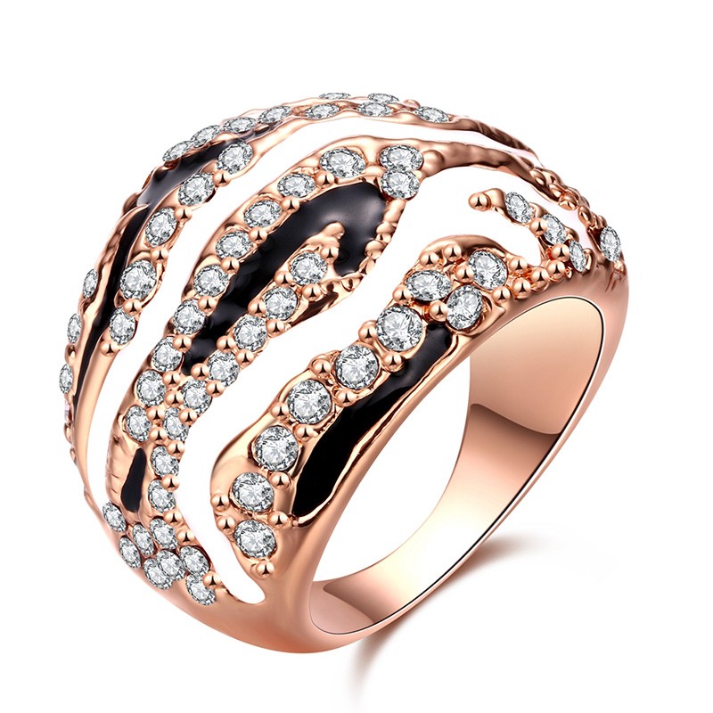 Rose gold plated ring inlaid with crystal diamond