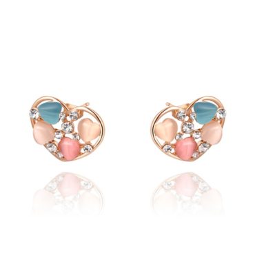 The heart earring is three times gold plated inlaid with white crystals and pied Austrian crystals