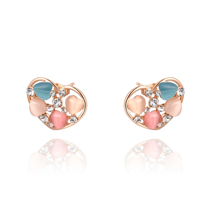 The heart earring is three times gold plated inlaid with white crystals and pied Austrian crystals