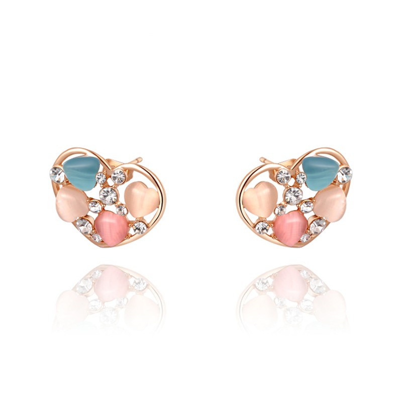 The heart earring is three times gold plated inlaid with white crystals and pied Austrian crystals