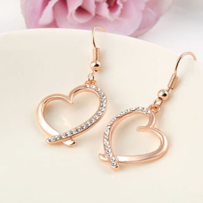 The Heart earring, three times gold plated and inlaid with swiss crystals