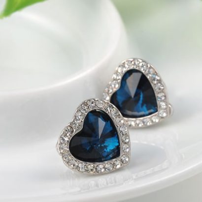 The Heart earring, three times gold plated and inlaid with swiss crystals and blue heart of zircon