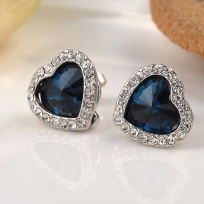 The Heart earring, three times gold plated and inlaid with swiss crystals and blue heart of zircon