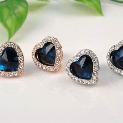 The Heart earring, three times gold plated and inlaid with swiss crystals and blue heart of zircon