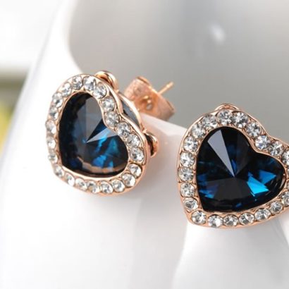 The Heart earring, three times gold plated and inlaid with swiss crystals and blue heart of zircon