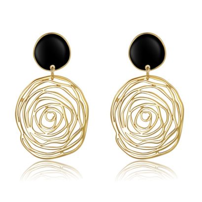 Spider web earring, gold plated and inlaid with black pearl