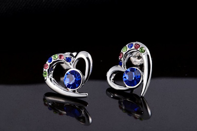 The heart earring is three times gold plated inlaid with colored crystals and blue Austrian crystals