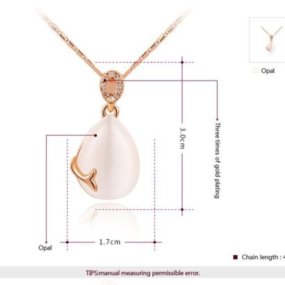 A luxurious necklace, three times gold plated and inlaid with pearl and special crystals