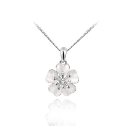 A luxurious flower necklace, three times gold plated and inlaid with pearls