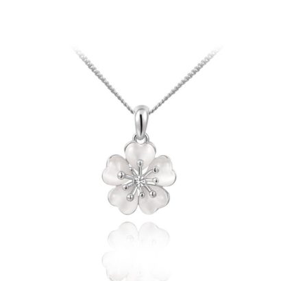 A luxurious flower necklace, three times gold plated and inlaid with pearls