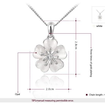 A luxurious flower necklace, three times gold plated and inlaid with pearls