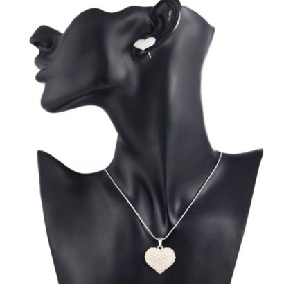 A luxurious Heart necklace, three times gold plated and inlaid with special pearls