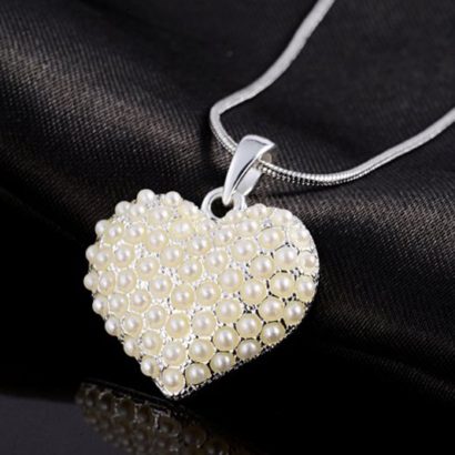 A luxurious Heart necklace, three times gold plated and inlaid with special pearls