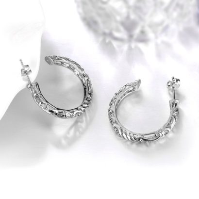 Special earring with Meander decoration and plated with silver