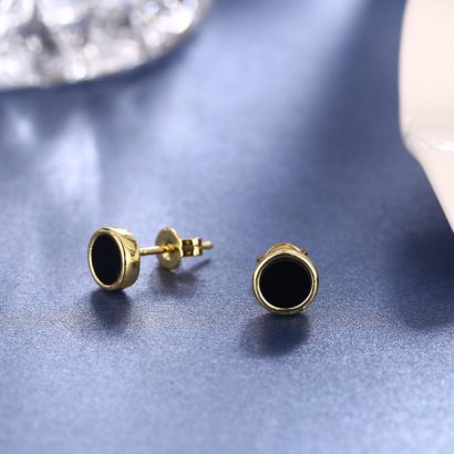 Special earring plated with gold and inlaid with black opal