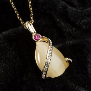 A special necklace plated with gold and inlaid with red crystal diamond, white crystal diamond and a big opal in the middle