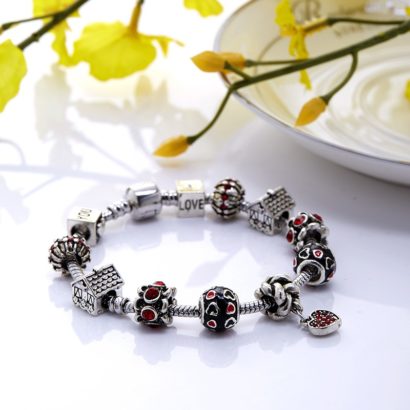 Silver bangle inlaid with special ornaments and red crystal diamonds and a unique design of heart