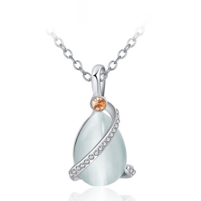 A special necklace, plated with platinum and inlaid with red crystal diamond, white crystal diamond and a big opal in the middle