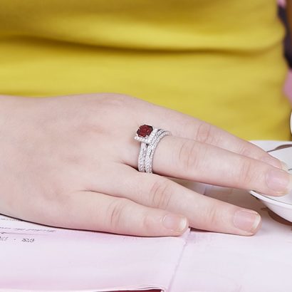 Luxurious silver 925 twins ring inlaid with red zircon and side white special crystals